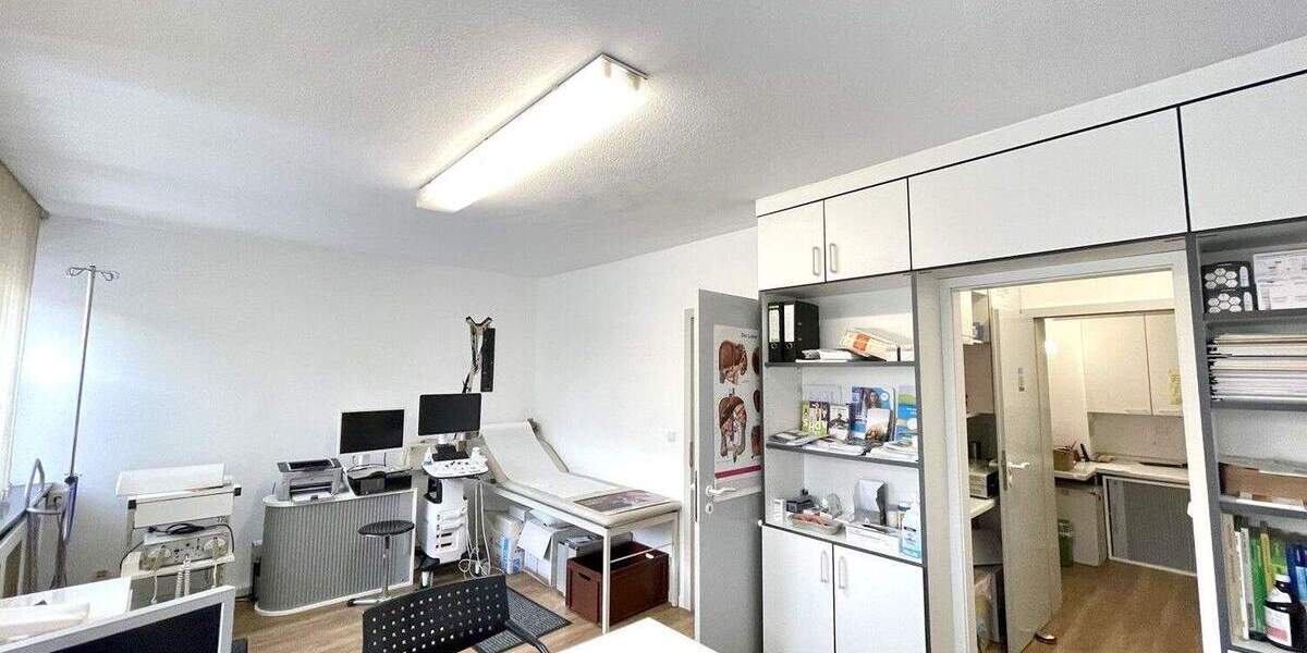 Schöne Praxisräume in bester Lage evtl. als Wohnraum möglich 5 zimmer