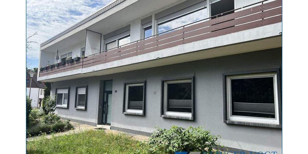 ** Mehrfamilienhaus ** 4 modernisierte Wohnungen auf 2 Etagen & 4 Einzelgaragen 1 zimmer