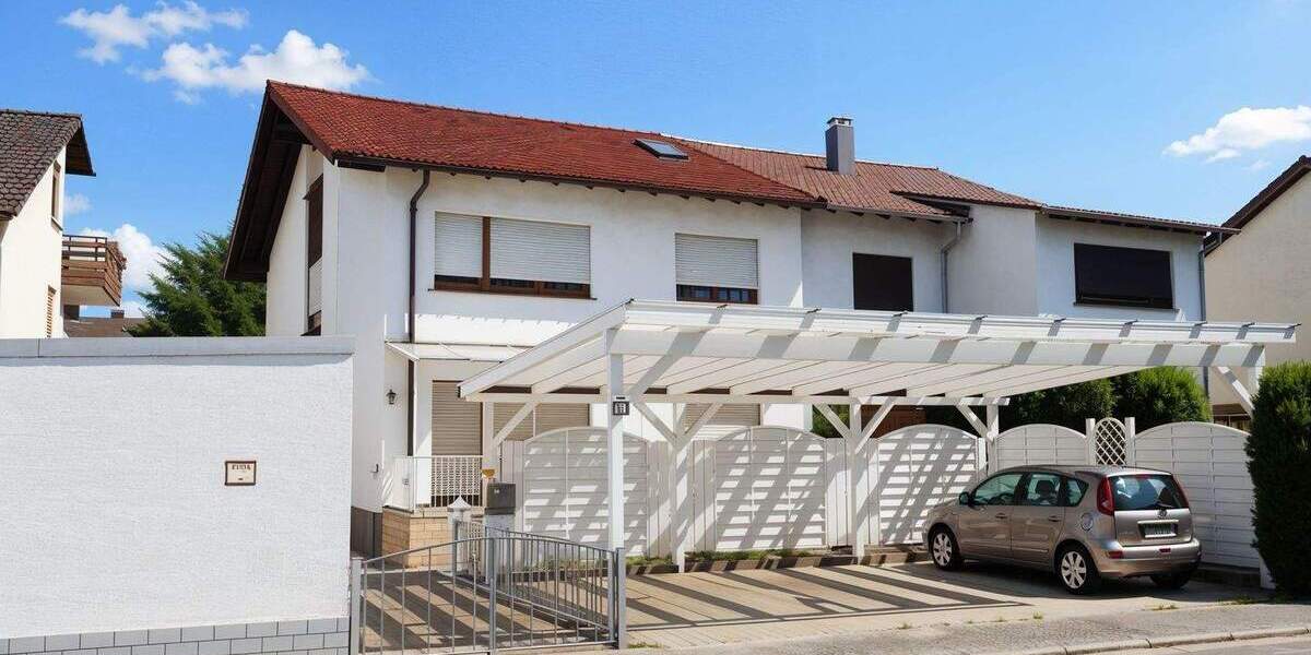 Großes Zweifamilienhaus mit 3 Carportstellplätzen, Garage, Verkaufsfläche im Untergeschoss 7 zimmer