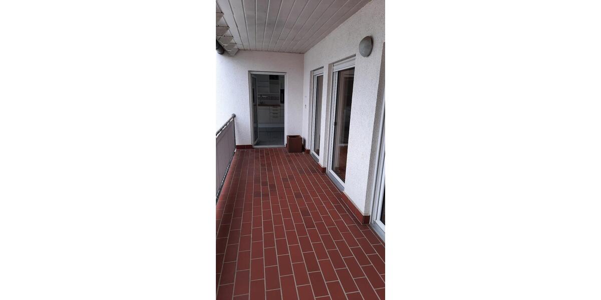 Tolle DG-Wohnung mit 5,5 Zimmern, 2 Balkonen und Einbauküche 5.5 zimmer