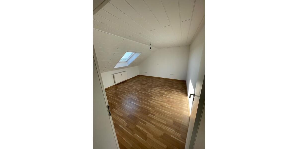 Dachgeschoßwohnung Hockenheim - 3 Zimmer, 77 m&sup2;, 239.000&euro; | Angebot:26572972