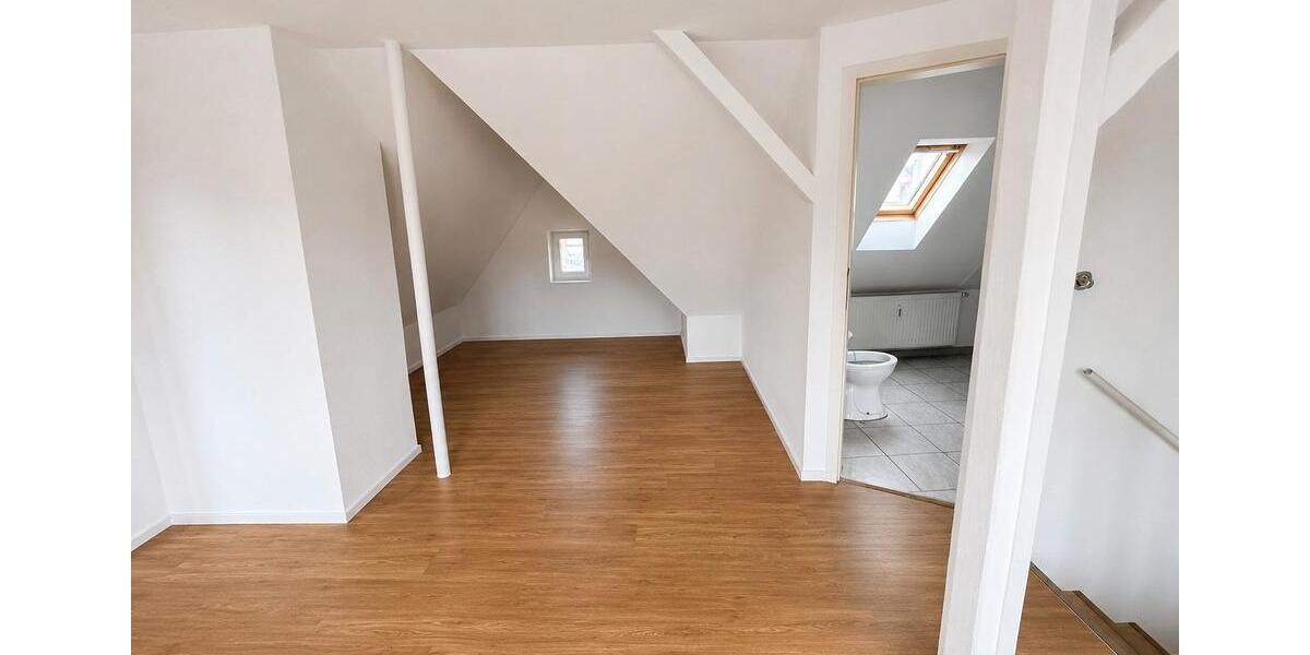 Dachgeschoßwohnung Weinheim - 2 Zimmer, 64 m&sup2;, 800&euro; | Angebot:26563799