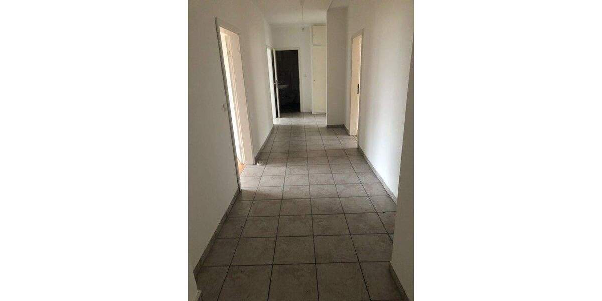 Etagenwohnung Ludwigshafen Mitte - 6 Zimmer, 130 m&sup2;, 1.300&euro; | Angebot:25701483