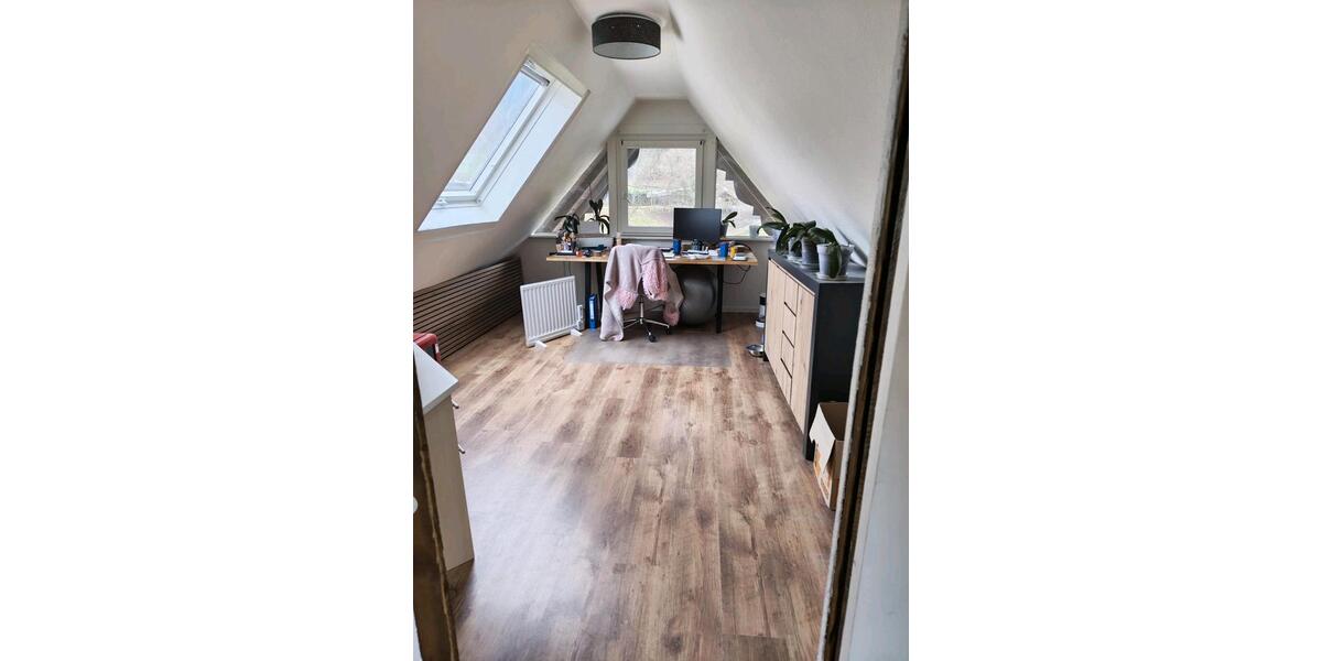 Dachgeschoßwohnung Weinheim - 5 Zimmer, 140 m&sup2;, 1.400&euro; | Angebot:24741696