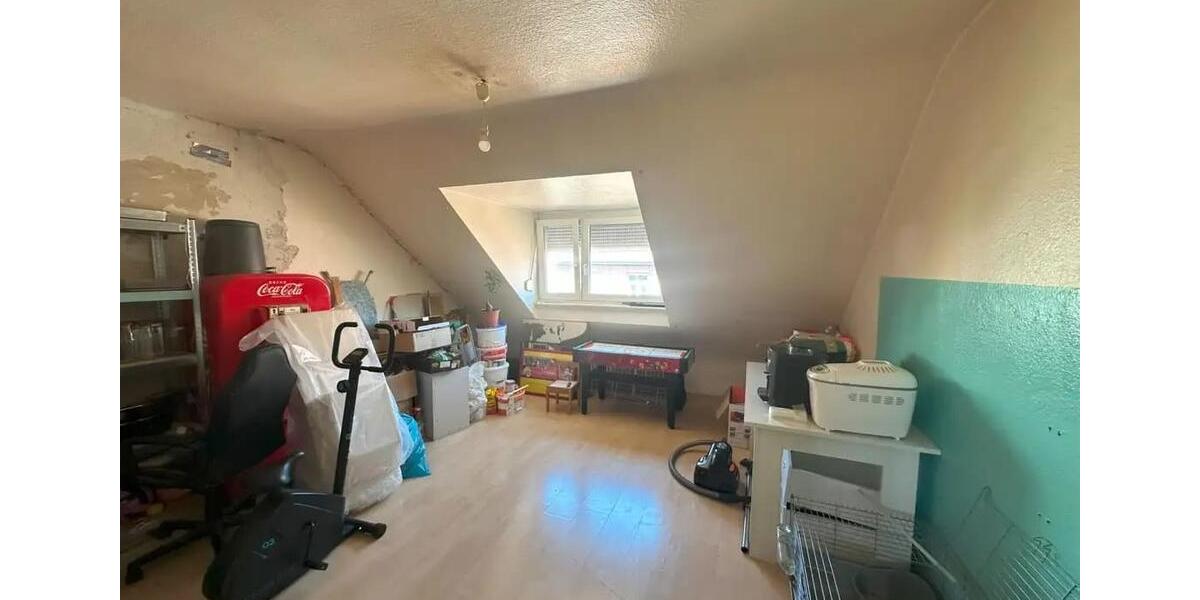 Dachgeschoßwohnung Ludwigshafen am Rhein - 4 Zimmer, 108 m&sup2;, 1.300&euro; | Angebot:26465424