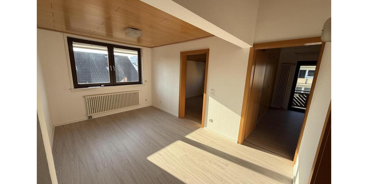 Dachgeschoßwohnung Leimen - 3 Zimmer, 92 m&sup2;, 1.200&euro; | Angebot:26167355