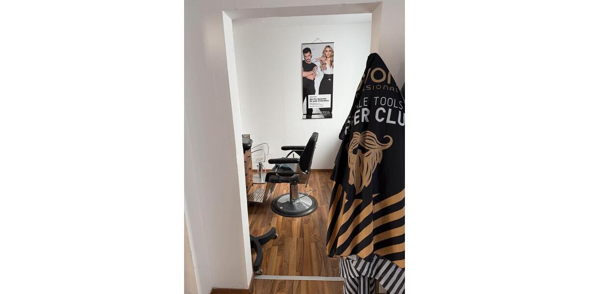 1 Zimmer in Maxdorf. für Nagelstudio oder Laserstudio.Friseurin zimmer