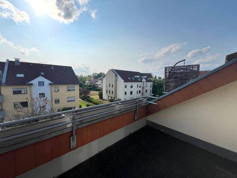 Moderne Eigentumswohnung mit Balkon und Tiefgarage