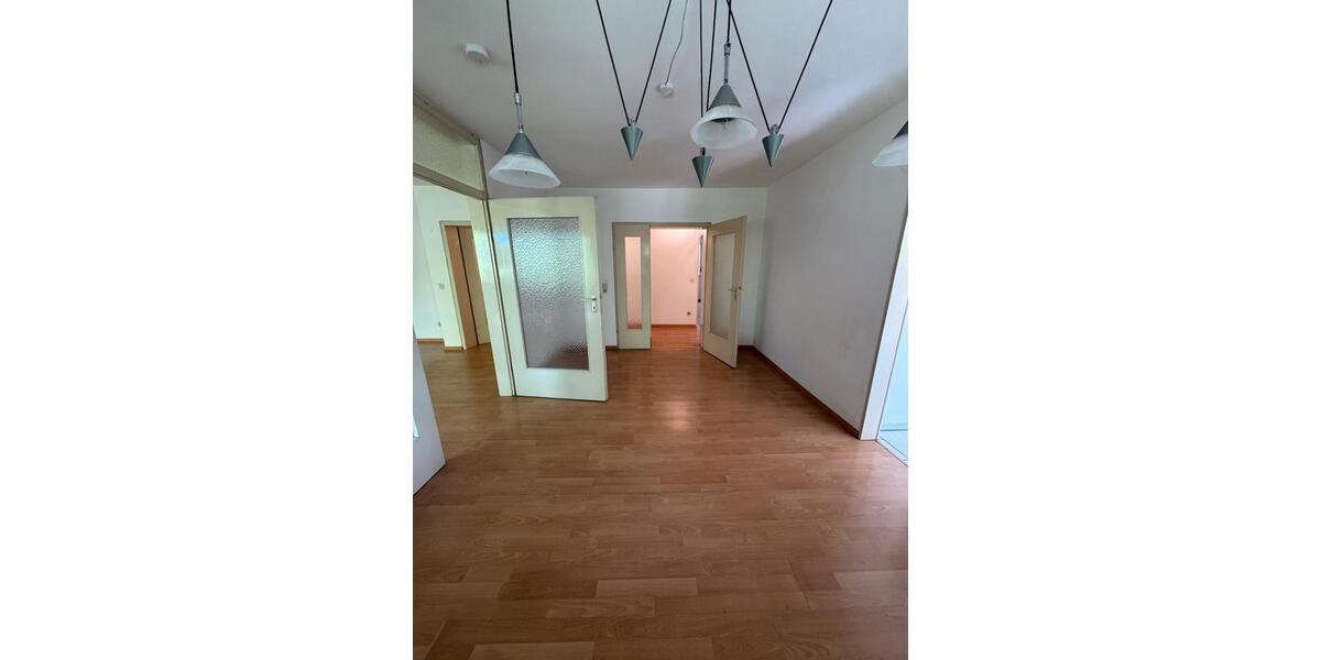Erdgeschoßwohnung Mannheim Käfertal - 5 Zimmer, 120 m&sup2;, 1.200&euro; | Angebot:26345319