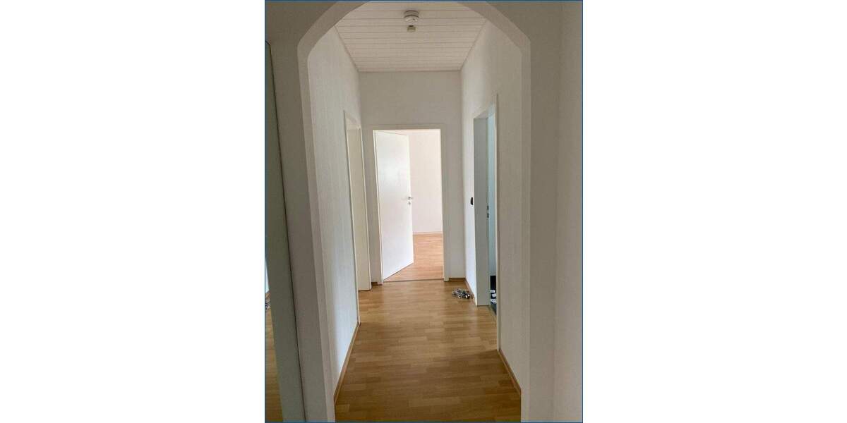 ** Mehrfamilienhaus ** 4 modernisierte Wohnungen auf 2 Etagen & 4 Einzelgaragen 1 zimmer