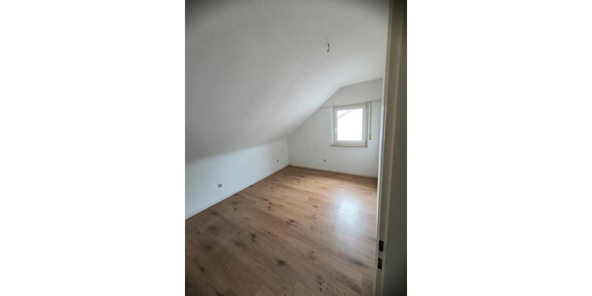 Dachgeschoßwohnung Edingen-Neckarhausen Neckarhausen - 2.5 Zimmer, 58 m&sup2;, 870&euro; | Angebot:26340732