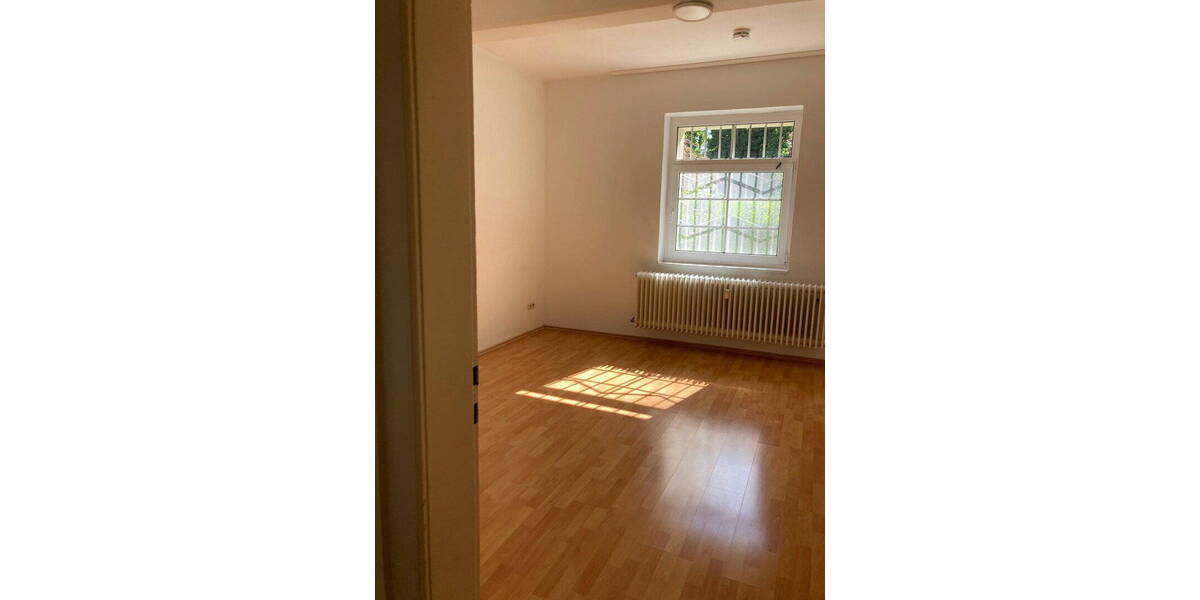 Etagenwohnung Ludwigshafen Süd - 2 Zimmer, 88 m&sup2;, 890&euro; | Angebot:26795270