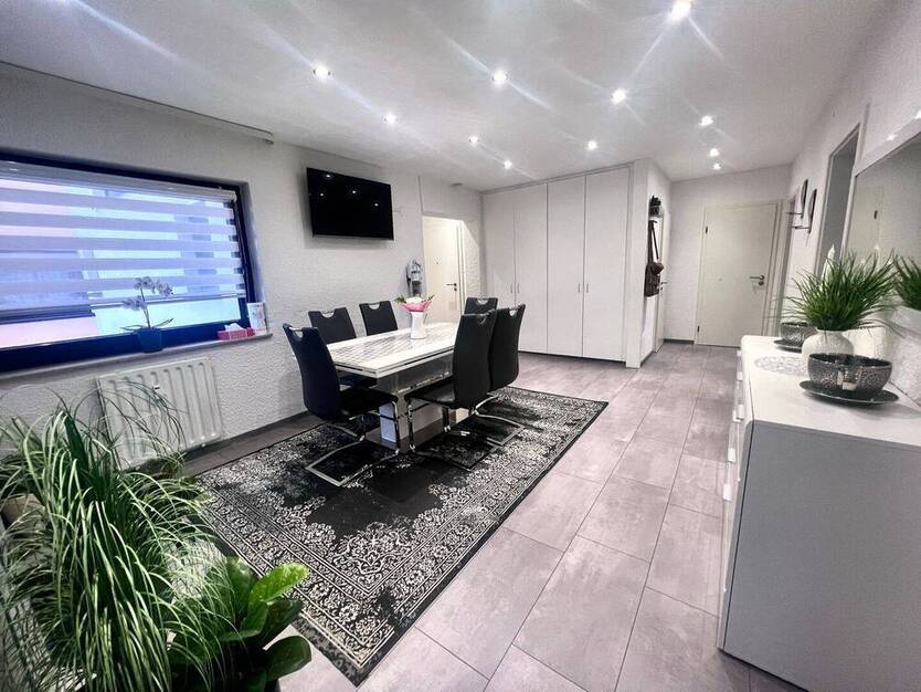 Gepflegte 4 Zimmer Wohnung mit Lift, Balkon und Garage