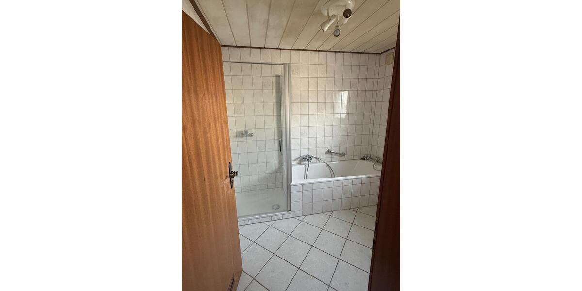 Etagenwohnung Hemsbach - 4.5 Zimmer, 120 m&sup2;, 1.300&euro; | Angebot:25414397