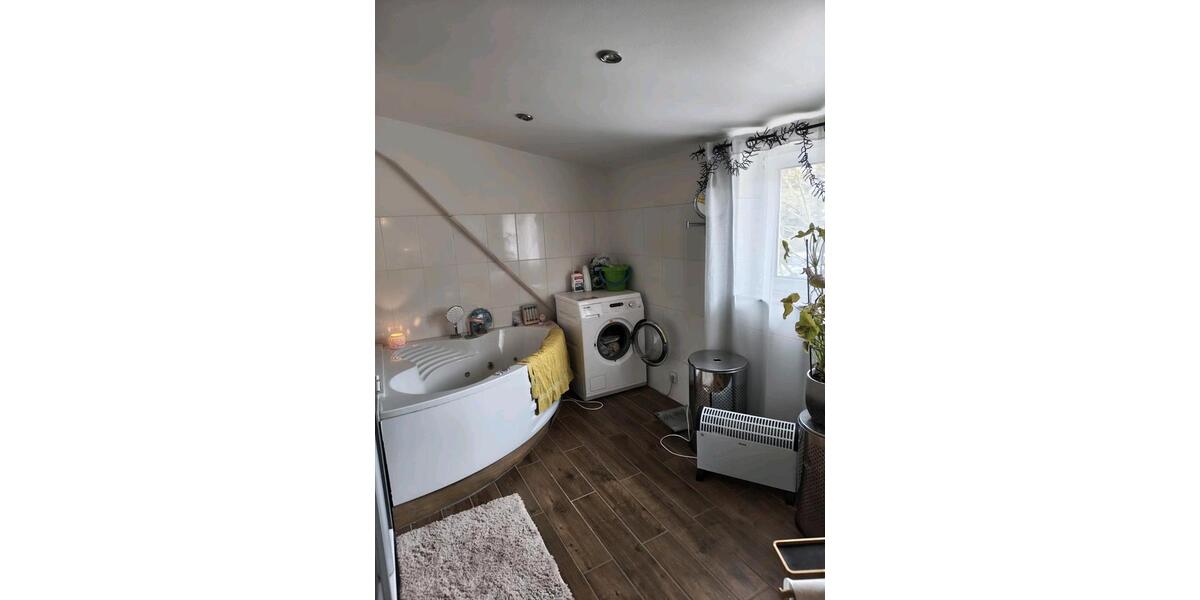 Dachgeschoßwohnung Weinheim - 5 Zimmer, 140 m&sup2;, 1.400&euro; | Angebot:24741696