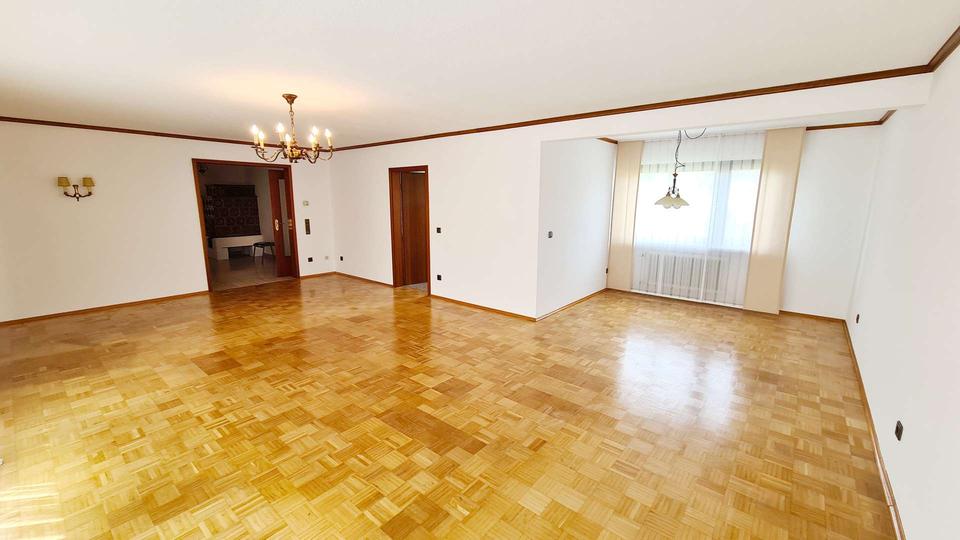 Einfamilienhaus Viernheim - 5 Zimmer, 198 m&sup2;, 2.200&euro; | Angebot:23456246
