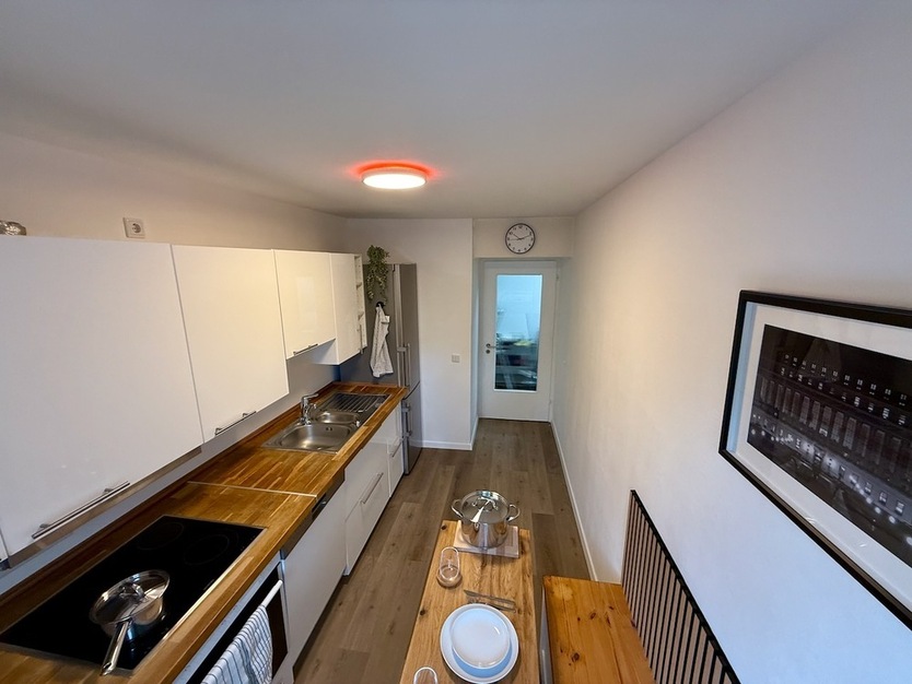 Helles, möbliertes 15,5-qm-Zimmer (warm inkl. Internet) in 3er WG