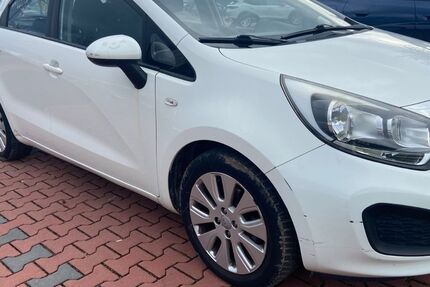 Kia Rio 157.000 km 3.499 &euro; Hockenheim 68766