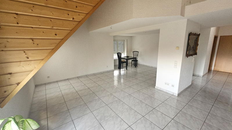 ObjNr:19757 - Sehr gepflegte 3,5 Zi ET-Maisonettewohnung mit Balkon und PkW-Stellplatz in LU-Maudach 3.5 zimmer