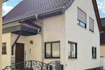 Schnäppchen RESERVIERT | Freistehendes 2-Familienhaus mit Garage 4 zimmer