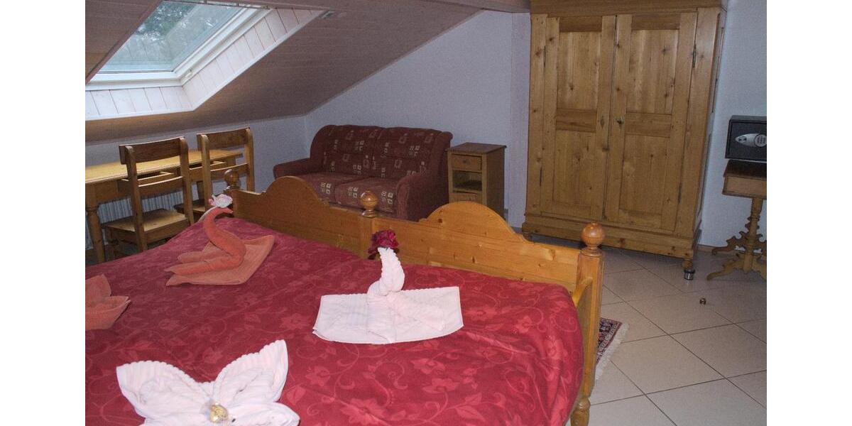 Dachgeschoßwohnung Bad Schönborn - 4 Zimmer, 110 m&sup2;, 1.100&euro; | Angebot:26478725