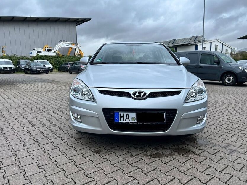 i30