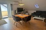 Helle Dachgeschosswohnung mit Balkon und Top-Ausstattung – ab 01. 3 zimmer