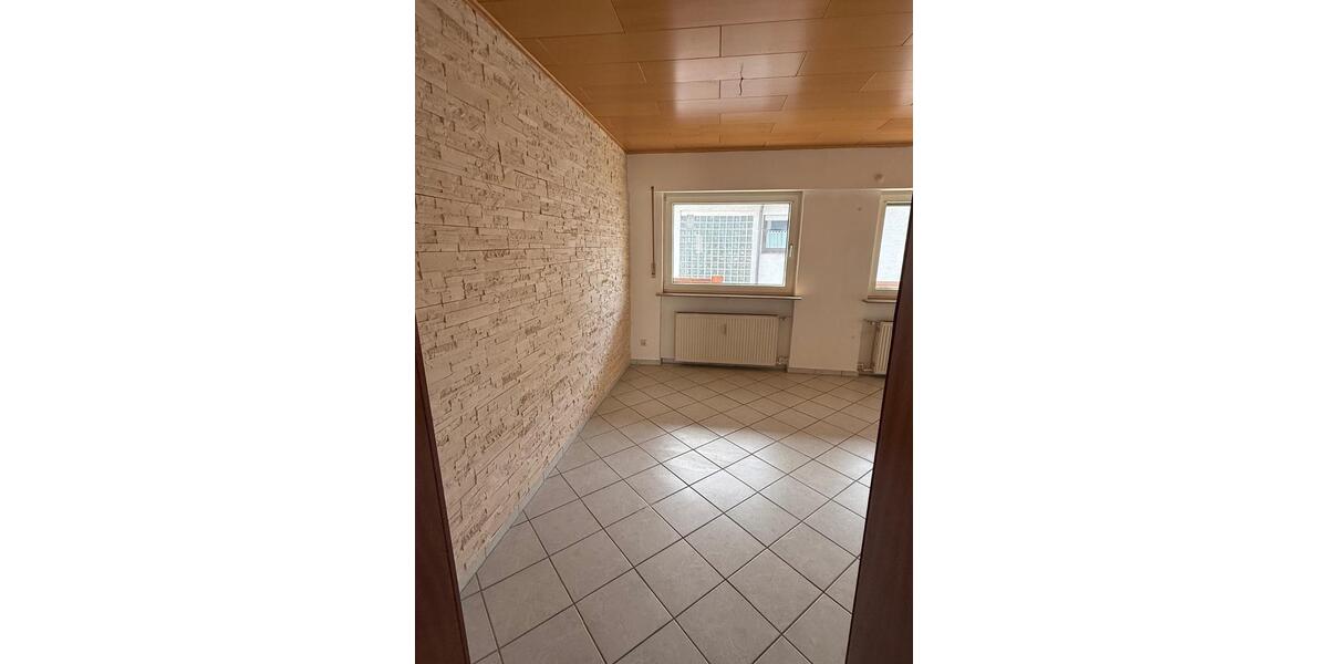 Etagenwohnung Hemsbach - 4.5 Zimmer, 120 m&sup2;, 1.300&euro; | Angebot:25414397