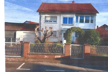 Familiendomizil - Zweifamilienhaus mit Apartment im Dachgeschoss - Haus Hockenheim | Angebot:24888937