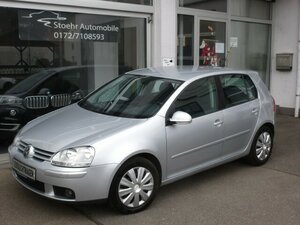 VW Golf V 1,6 TOUR AUTOMATIK 5-TÜRIG KLIMA 1.HD 108.245 km 7.985 &euro; Dossenheim 69221