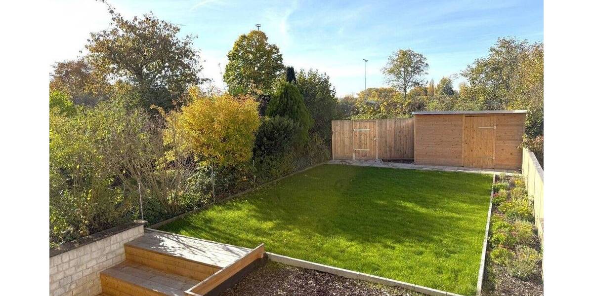 BLICK INS GRÜNE! SOFORTBEZUG! GROßES EINFAMILIENHAUS (REIHE) MIT GARTEN UND GARAGE! 7 zimmer