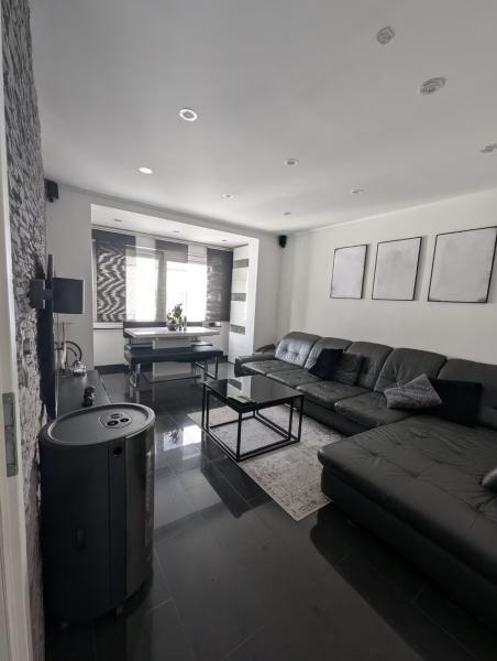 ObjNr:19738 - Hochmoderne, fast frisch sanierte Eigentumswohnung mit 2 Bakonen und Stellplatz 3 zimmer