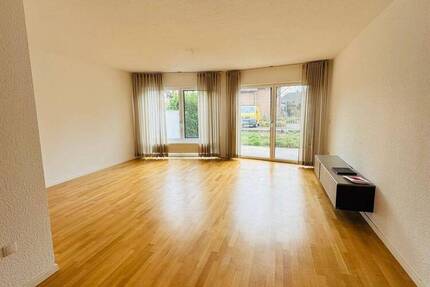 Modernes Reihenmittelhaus mit Einbauküche, Terrasse, kleinem Garten und Carport in LU-Maudach