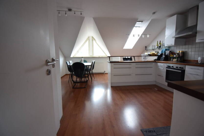 Besondere DG - Wohnung in prima Innenstadtlage