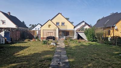 WALDRANDLAGE MIT GROßEM GARTEN