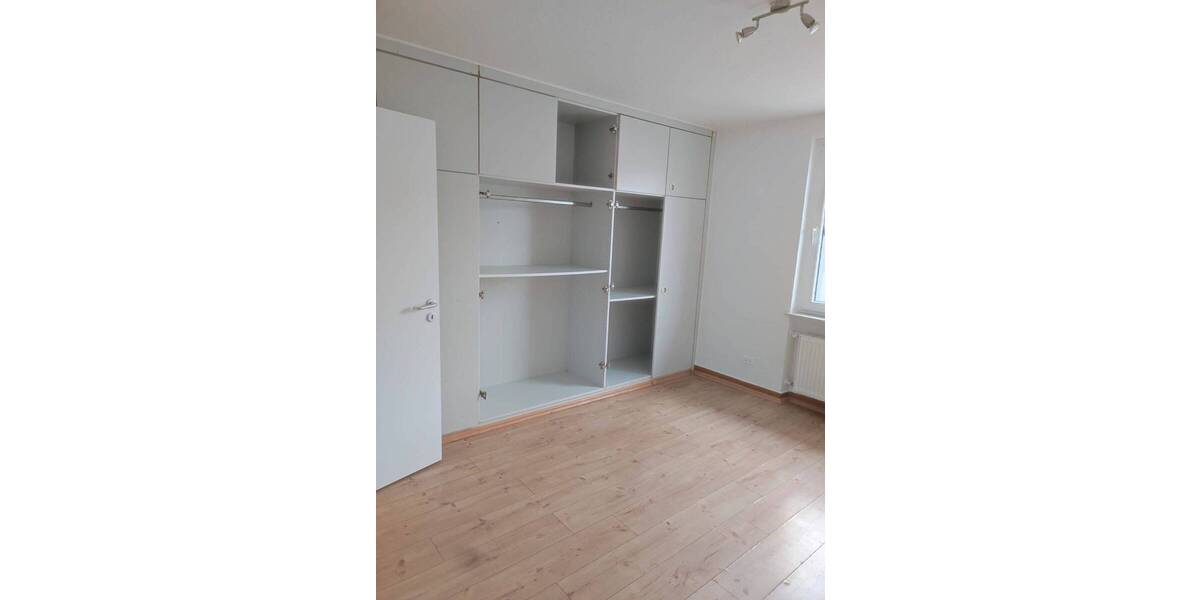 Etagenwohnung Mannheim Käfertal - 7 Zimmer, 167 m&sup2;, 2.080&euro; | Angebot:26806947