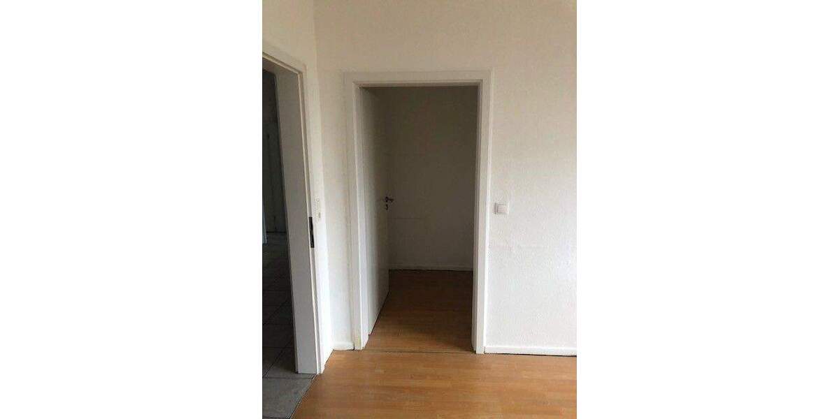Etagenwohnung Ludwigshafen Mitte - 6 Zimmer, 130 m&sup2;, 1.300&euro; | Angebot:25701483