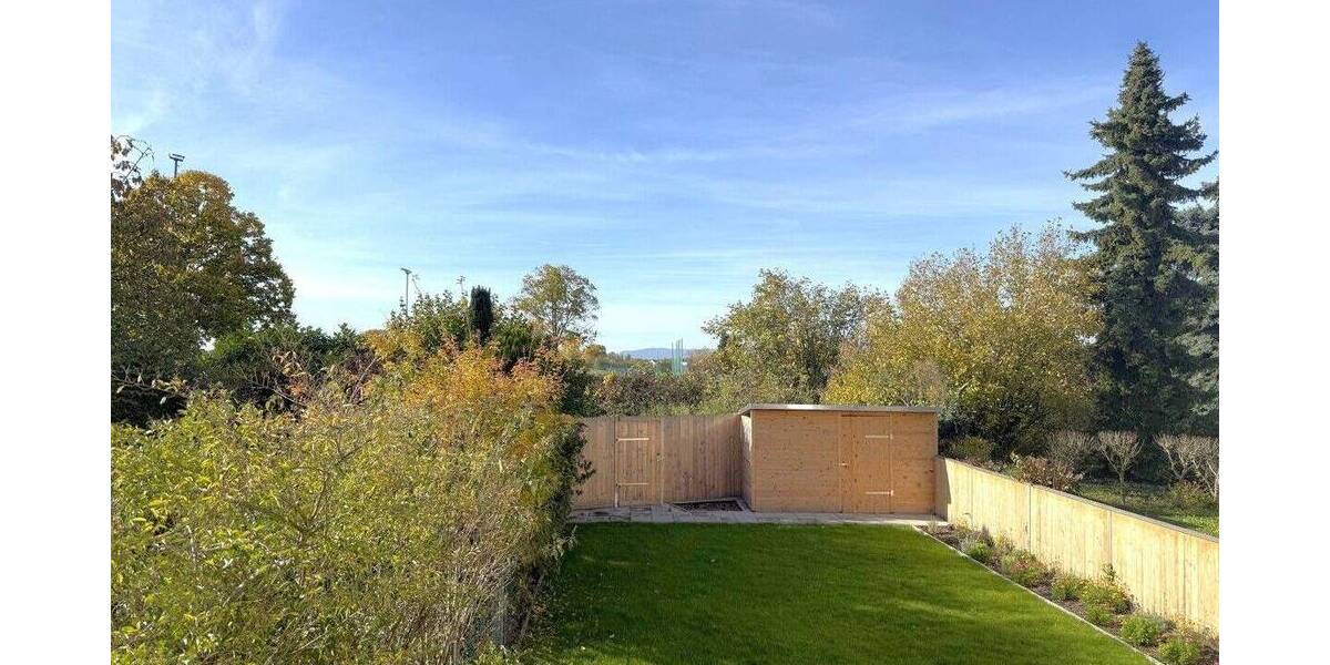 BLICK INS GRÜNE! SOFORTBEZUG! GROßES EINFAMILIENHAUS (REIHE) MIT GARTEN UND GARAGE! 7 zimmer