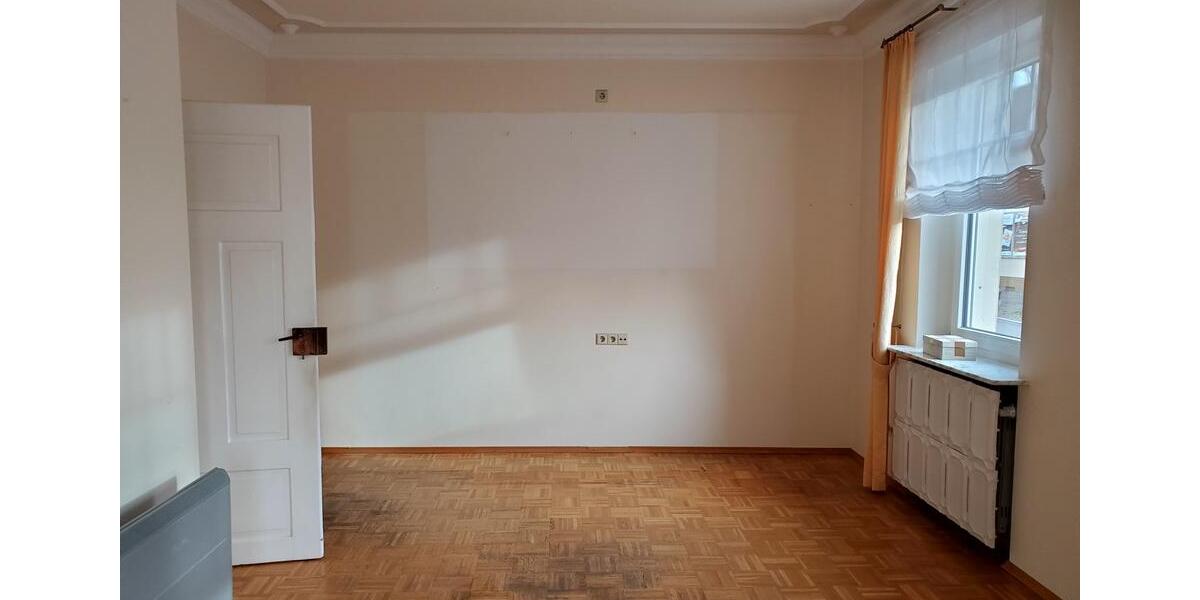 Gepflegte Doppelhaushälfte mit Anbau, Garage, Hof und Garten 3 zimmer