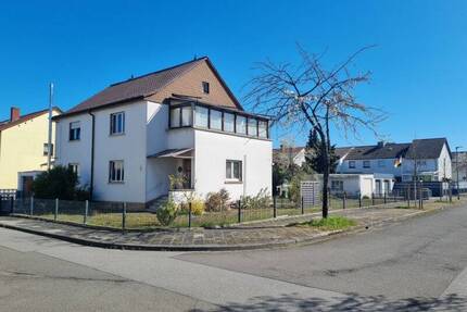 1-Fam.-Eckhaus (DHH) mit großem Grundstück in beliebter, ruhiger Wohnlage von MA-Schönau - 10003959