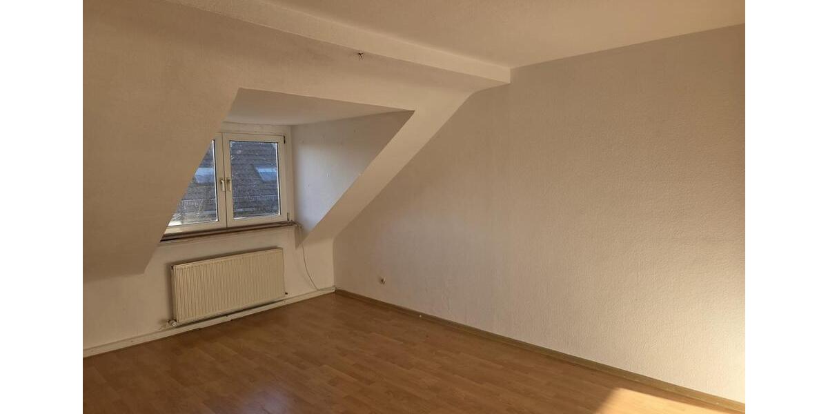 4 ZKB Dachgeschosswohnung in Lu Nord, WG geeignet 4 zimmer
