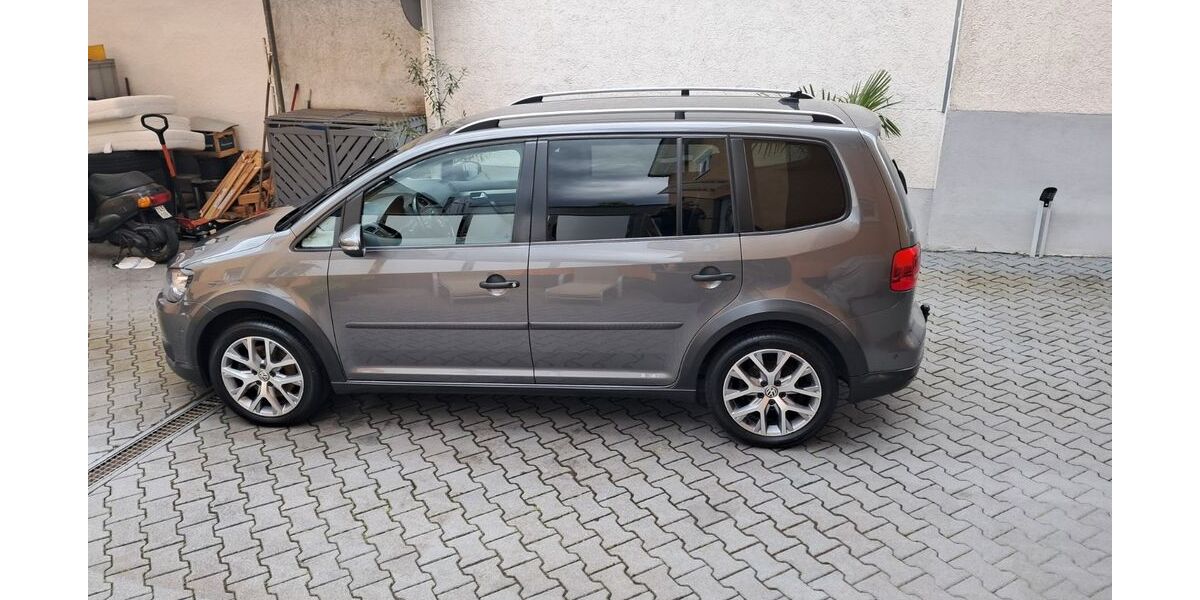VW Touran 304.000 km 8.999 &euro; Ubstadt-Weiher 76698