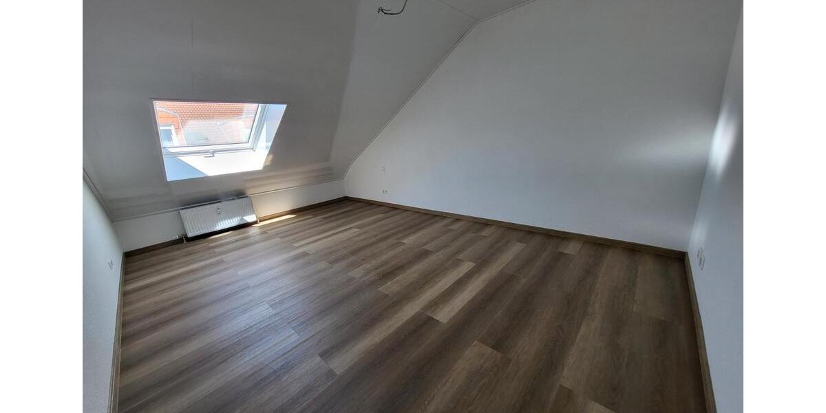 Dachgeschoßwohnung Waghäusel - 3 Zimmer, 76 m&sup2;, 900&euro; | Angebot:26312711