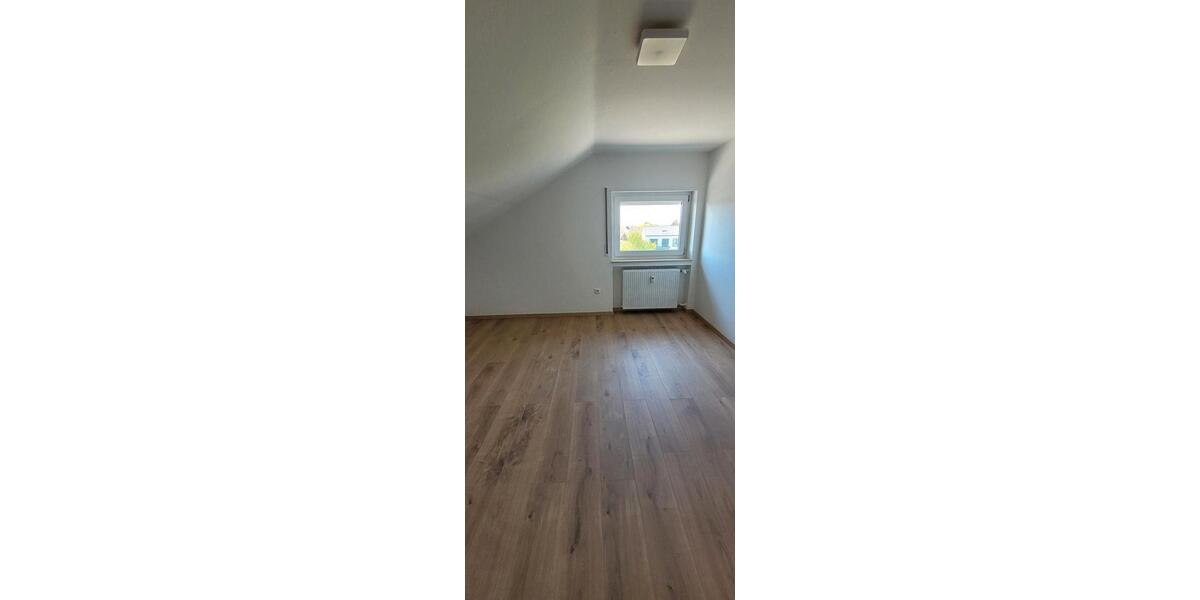 Dachgeschoßwohnung Östringen - 3 Zimmer, 68 m&sup2;, 1.000&euro; | Angebot:26670373