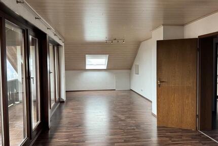 Freundliche 3-3,5-Zimmer-DG-Wohnung mit EBK in Eberbach 3 zimmer