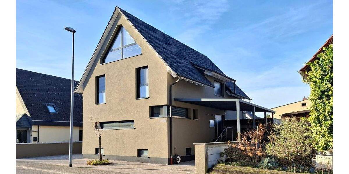 Teil möbliertes Einfamilienhaus mit gehobener Ausstattung, Carport und Garage 4 zimmer