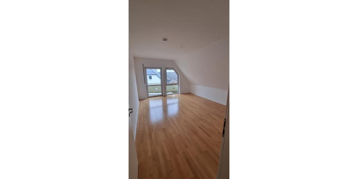 Tolle DG-Wohnung mit 5,5 Zimmern, 2 Balkonen und Einbauküche 5.5 zimmer