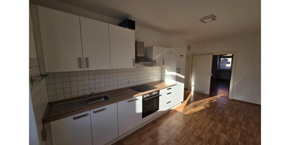 2 ZKB m. Balkon u. neuwertiger Einbauküche in Lu Nord, WG geignet 2 zimmer