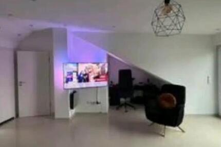 Neuwertige 2-Zimmer-Wohnung mit Balkon und Einbauküche in lu 2 zimmer