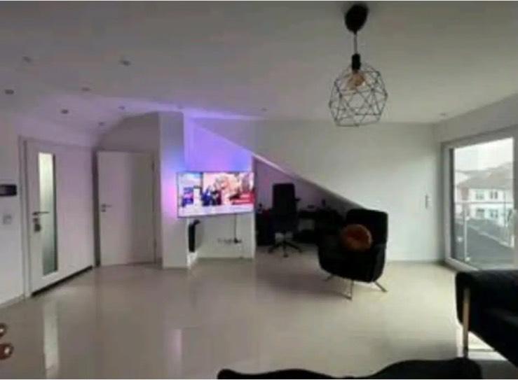 Neuwertige 2-Zimmer-Wohnung mit Balkon und Einbauküche in lu 2 zimmer